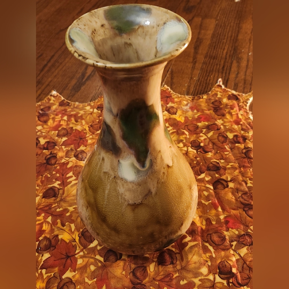 Beautiful browns and creams.  GORGEOUS Coloring!  Vase is likely McCoy.